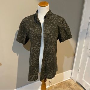 Short sleeve patterned button up shirt